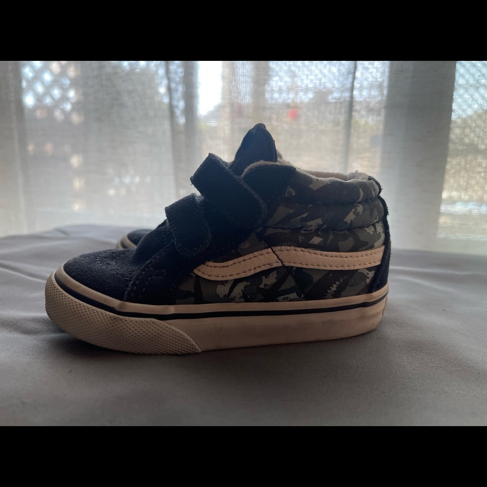 Vans mid sharks Camo toddler size 7